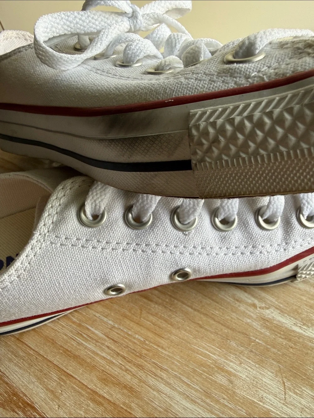 White Low-Top Canvas Sneakers with Red Trim - Classic Women's Lace-Up